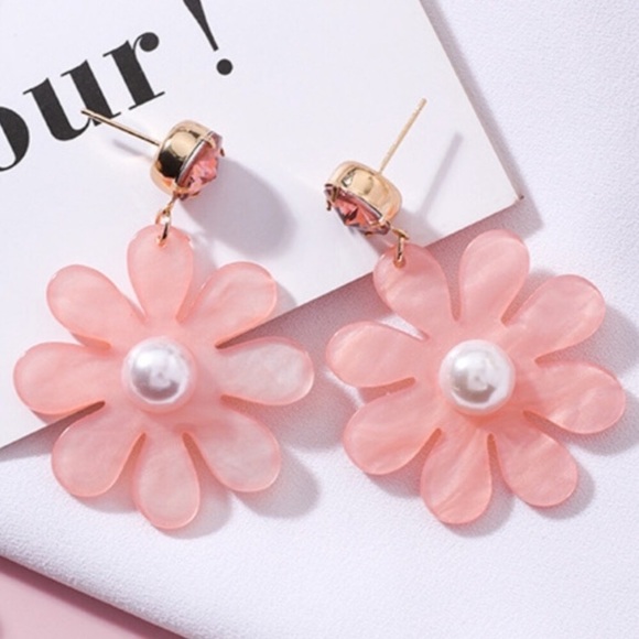 Pink Flower Acrylic Stud Earrings. NWT. - Picture 1 of 5